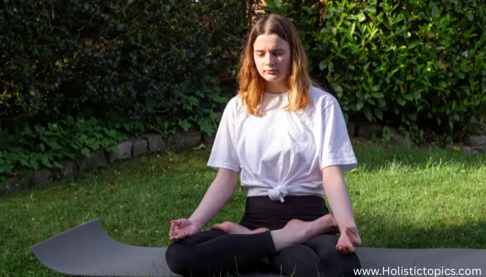 Beginner woman meditating outdoors while learning to avoid common meditation mistakes